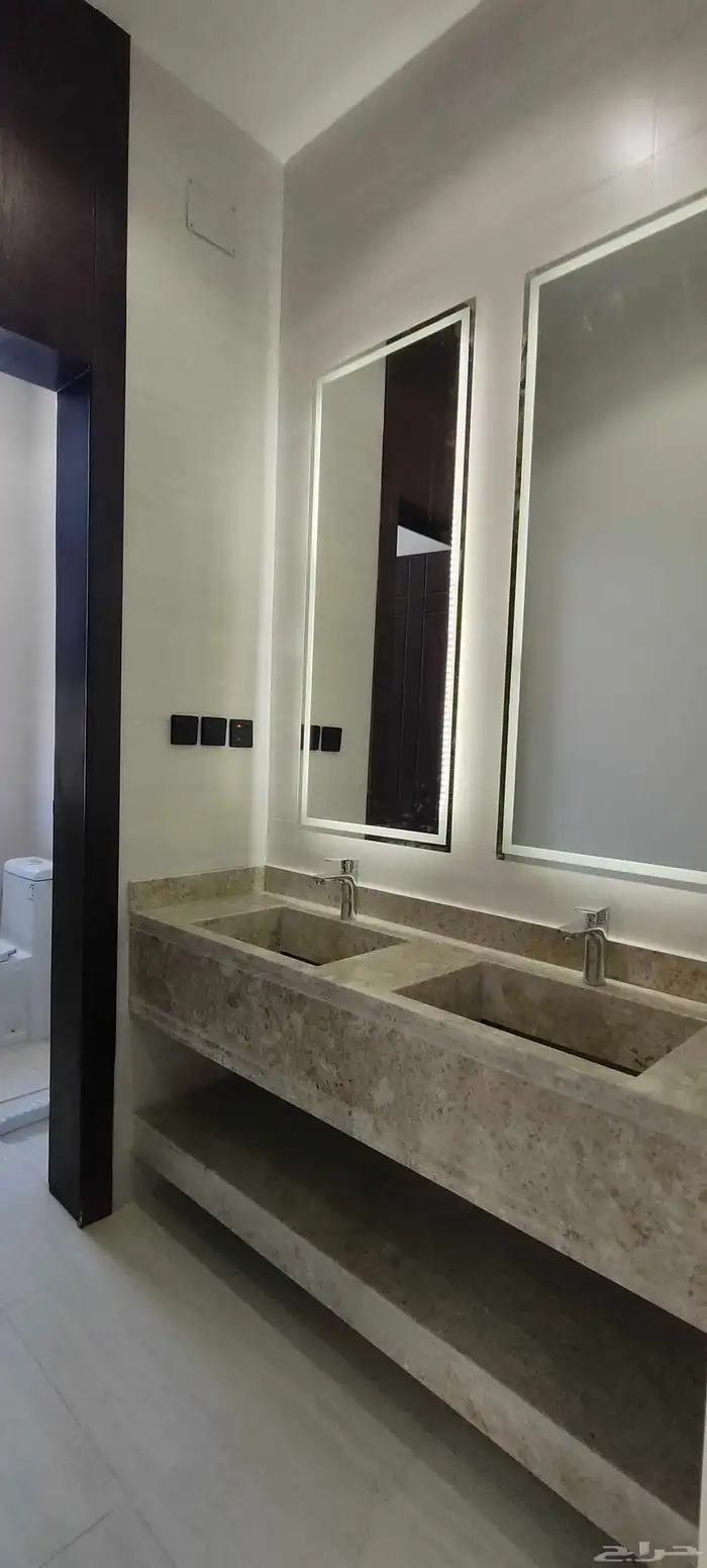 للبيع شقق ارضية وعلويه تشطيب ممتاز موقع مميز بحي الموظفين 11