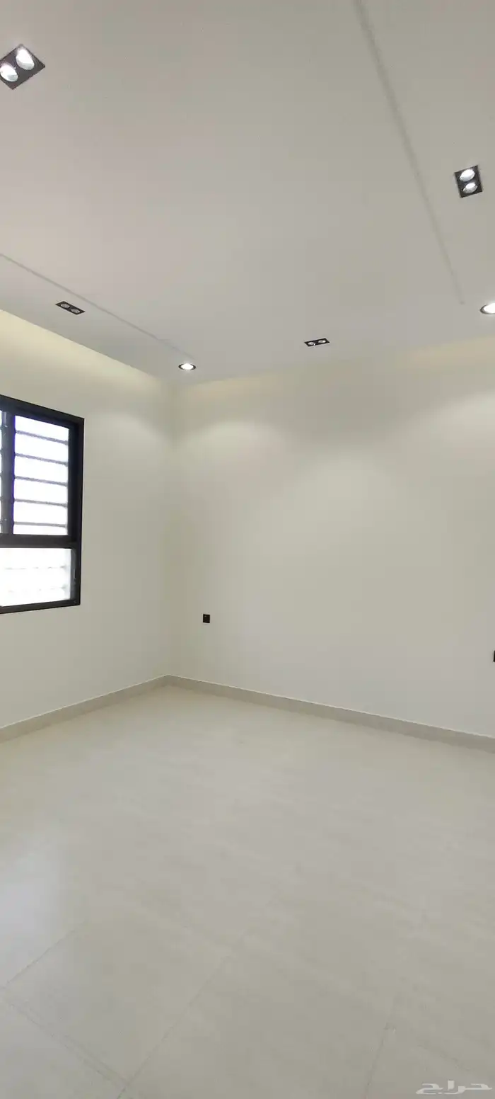 للبيع شقق ارضية وعلويه تشطيب ممتاز موقع مميز بحي الموظفين 4