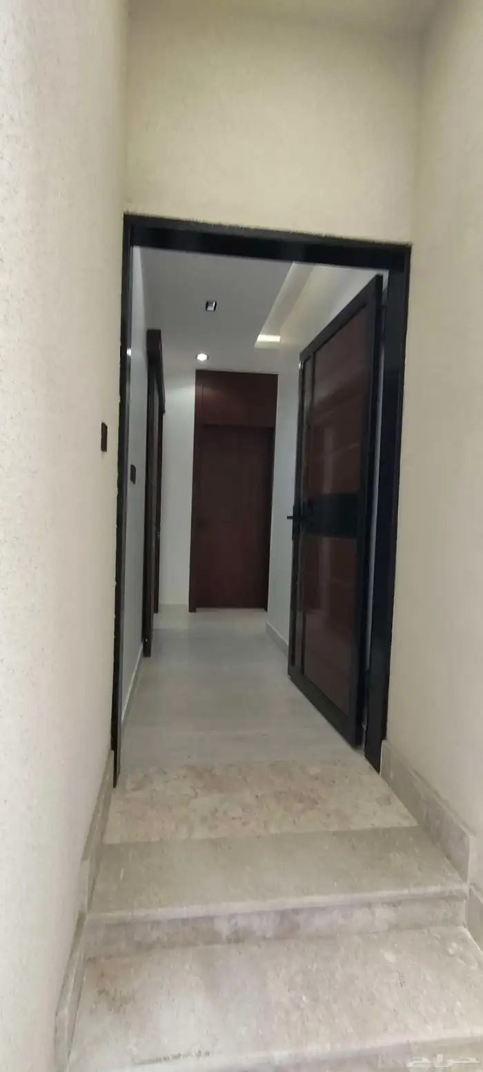 للبيع شقق ارضية وعلويه تشطيب ممتاز موقع مميز بحي الموظفين 20