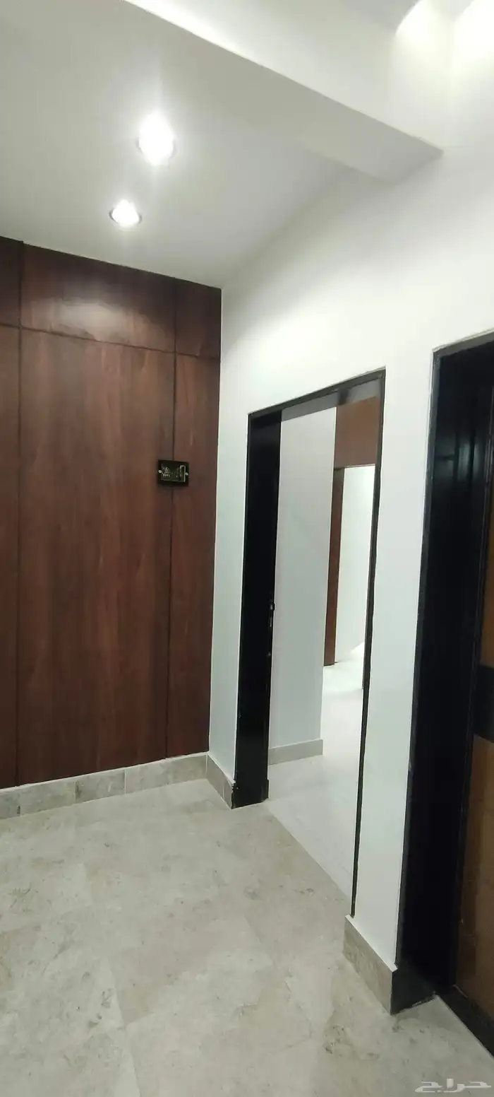 للبيع شقق ارضية وعلويه تشطيب ممتاز موقع مميز بحي الموظفين 12