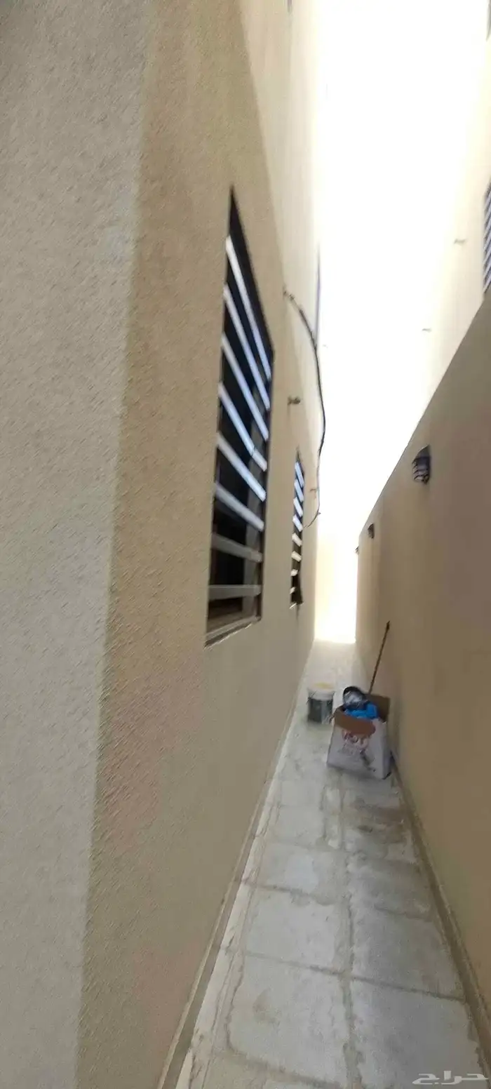 للبيع شقق ارضية وعلويه تشطيب ممتاز موقع مميز بحي الموظفين 18