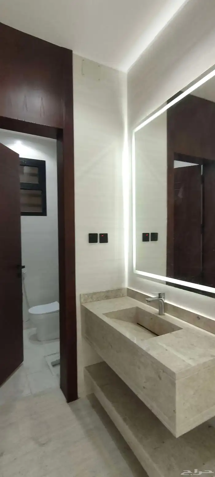 للبيع شقق ارضية وعلويه تشطيب ممتاز موقع مميز بحي الموظفين 22