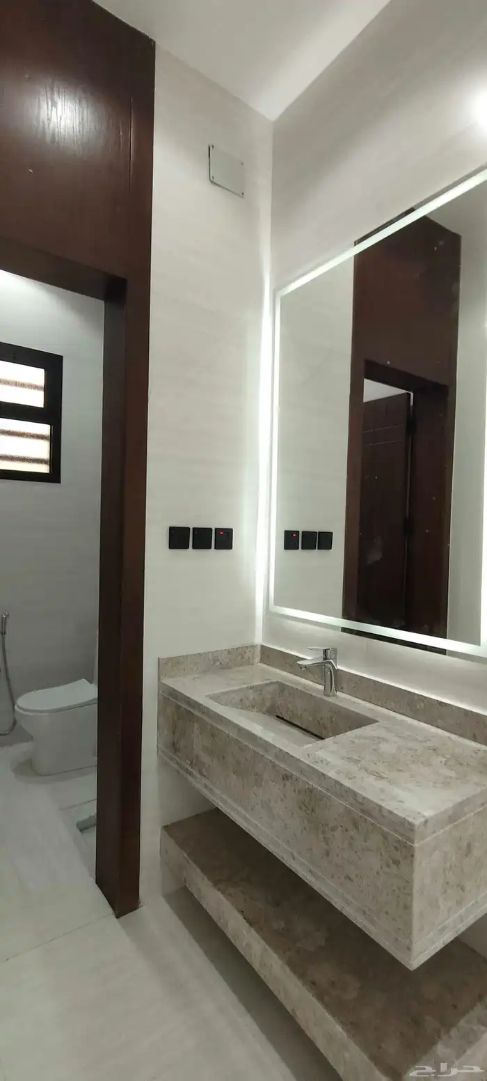 للبيع شقق ارضية وعلويه تشطيب ممتاز موقع مميز بحي الموظفين 6