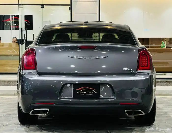 كرايزلر 2019 V6 اكزكتيف ( بحالة ممتازة ) 3