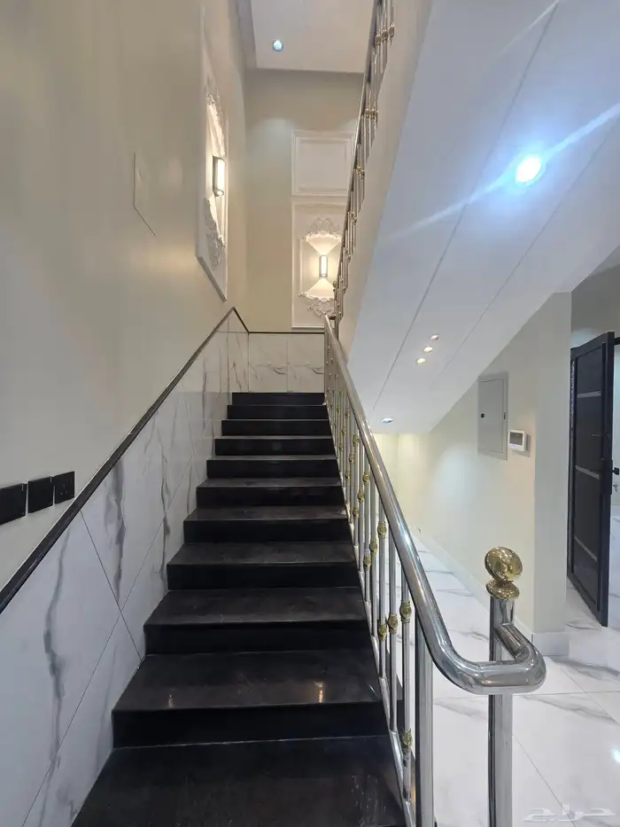 للبيع روف ارضى وعلوى بحوش ومدخل سياره شمال التضامن 32