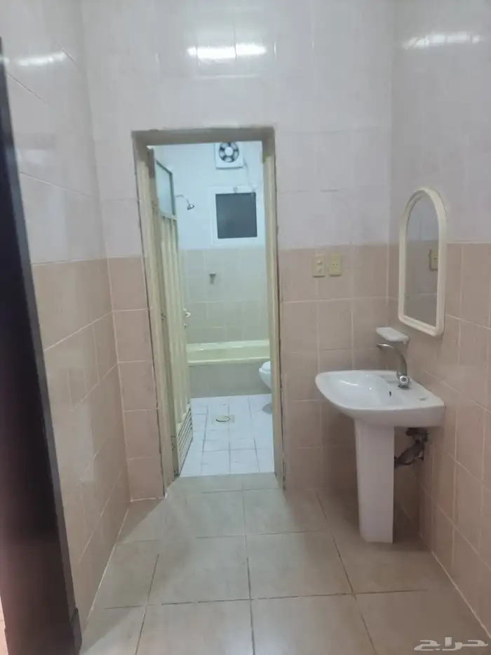 للاجار شقة حي بدر حرف أ دور اول خمس غرف 25الف دفعات 3