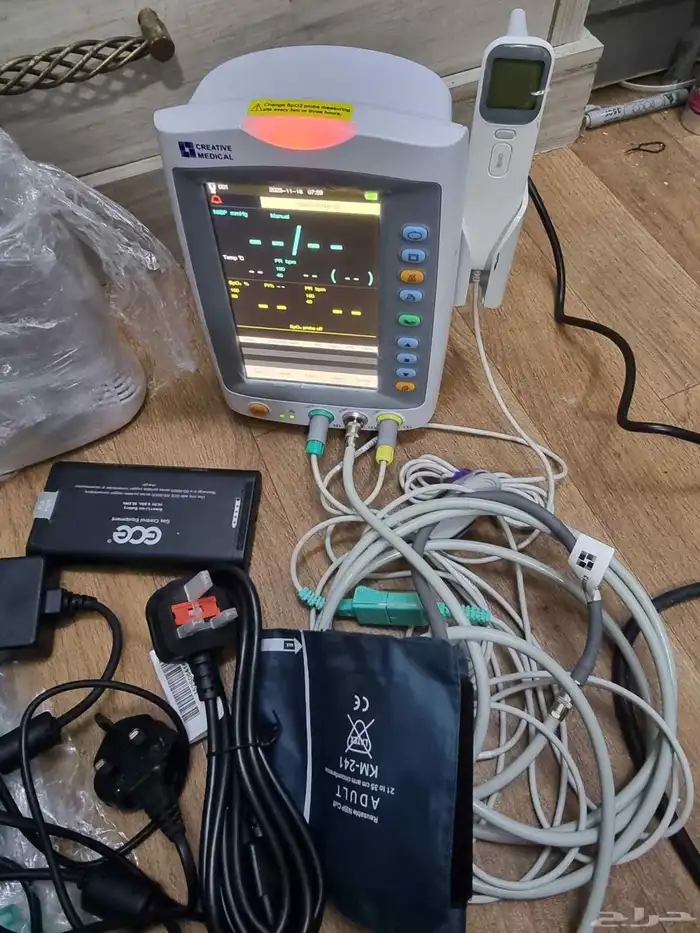 جهاز قياس العلامات الحيويه ومتابعه المريض 0
