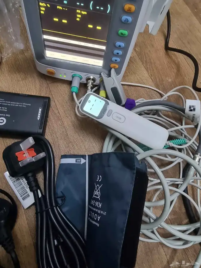 جهاز قياس العلامات الحيويه ومتابعه المريض 3