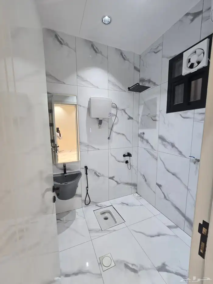 للبيع روف ارضى وعلوى بحوش ومدخل سياره شمال التضامن 38