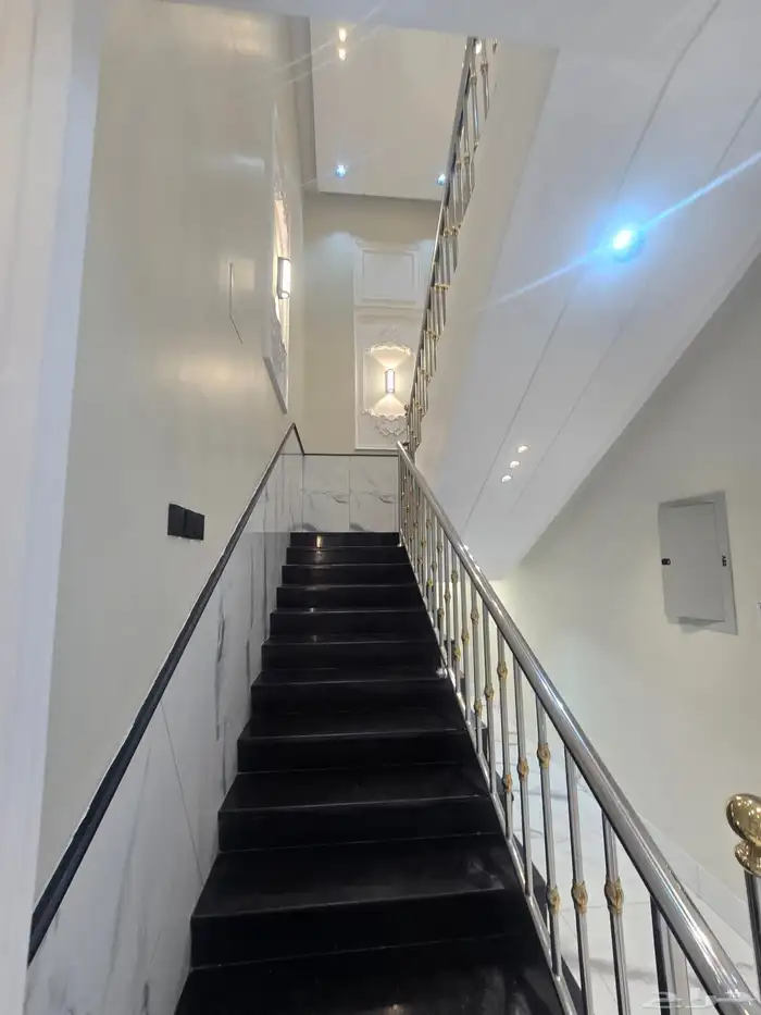 للبيع روف ارضى وعلوى بحوش ومدخل سياره شمال التضامن 13