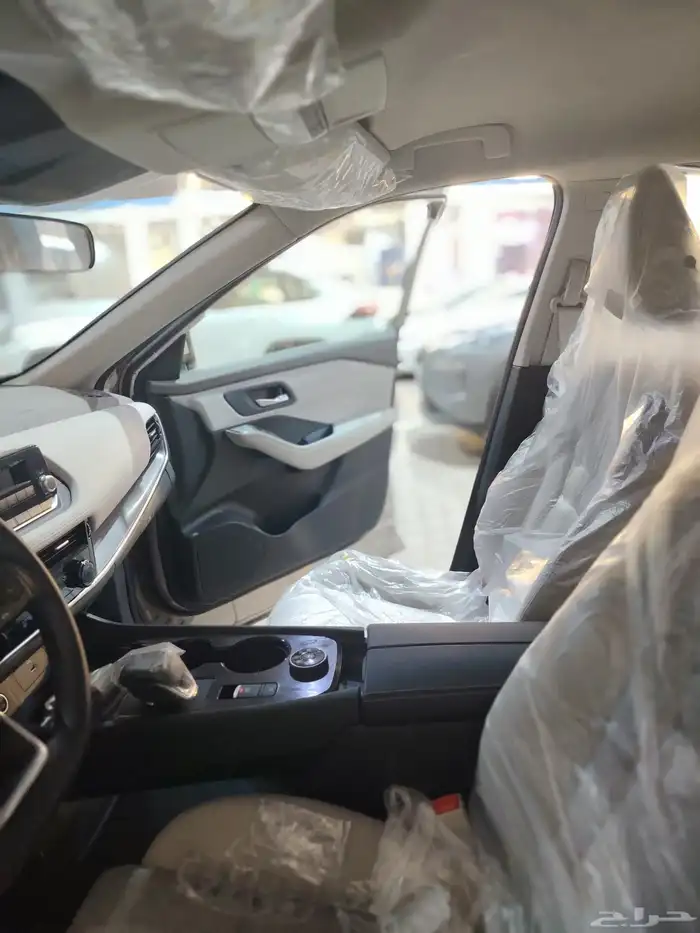 نيسان اكستريل 2024 عروض خاصه اللون ذهبي 3