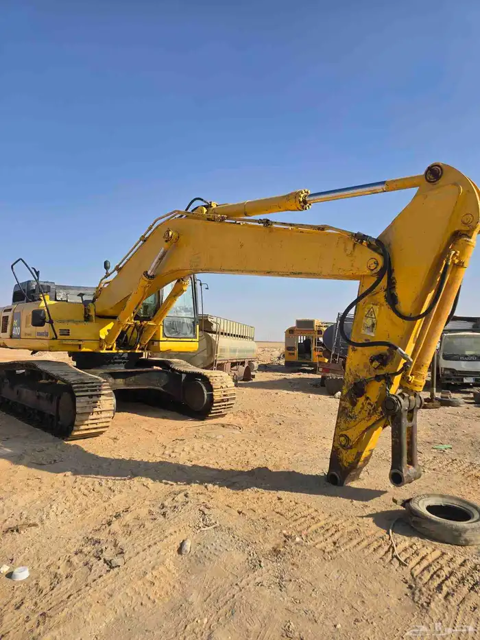 بوكلين كماتسو مديل2012 للبيع او للأجار موقعه طريف الشمال 1