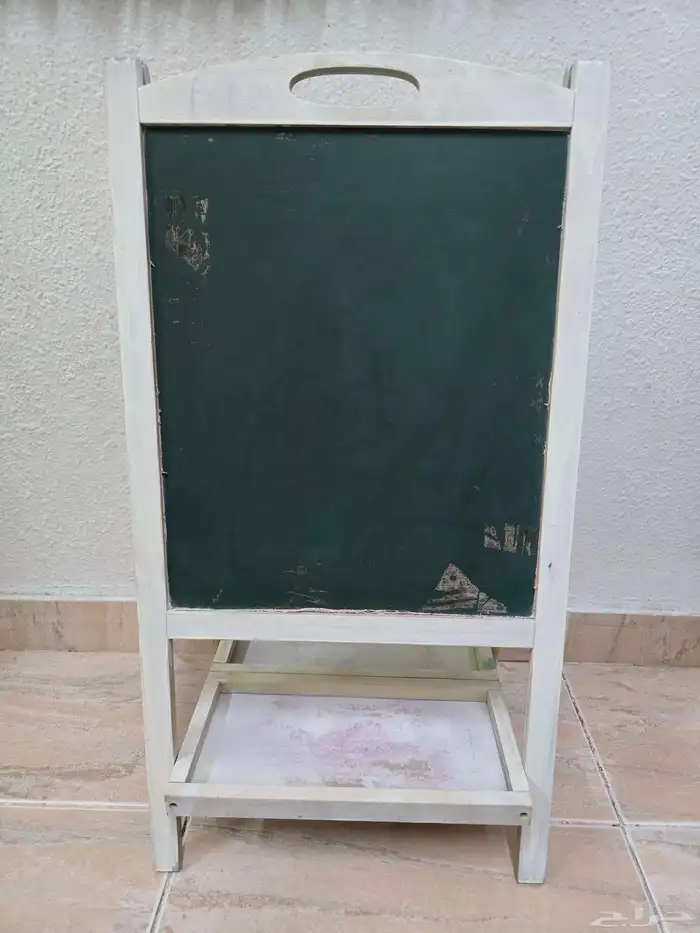 سبورة أطفال بحالة ممتازة للبيع 1