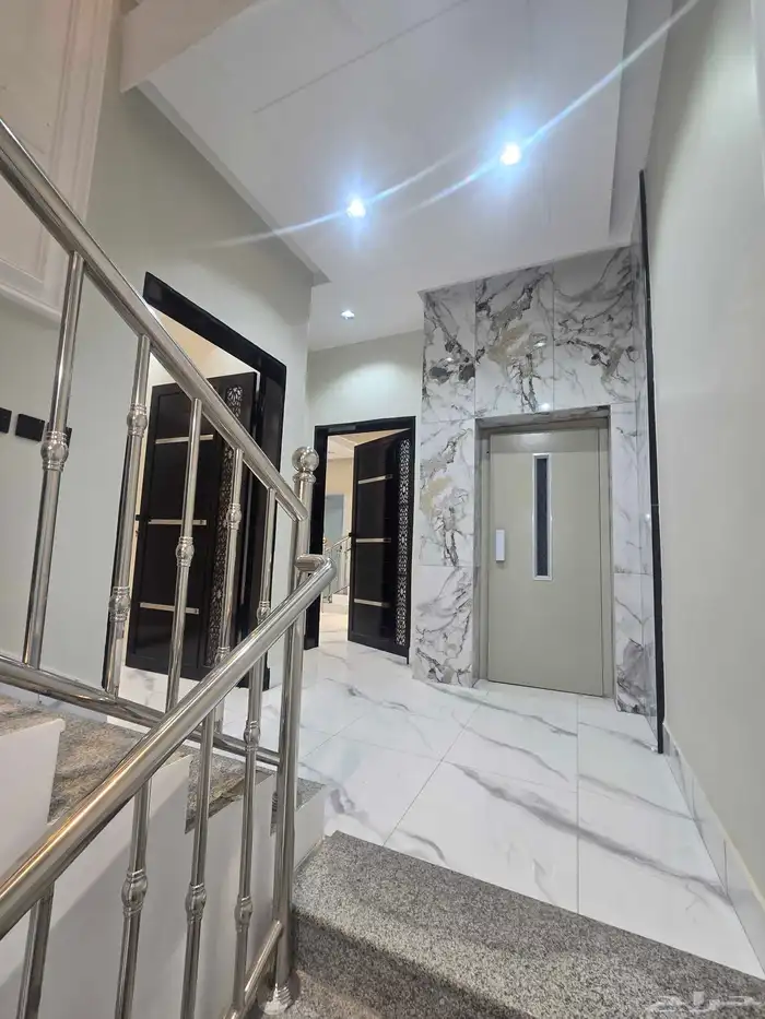 للبيع روف ارضى وعلوى بحوش ومدخل سياره شمال التضامن 25