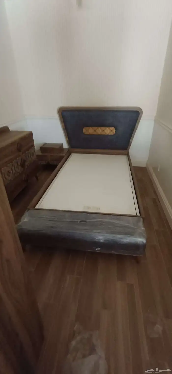 غرف نوم شبابي جديده في الكرتون باسعار مناسبه سريرين وسرين وا 4