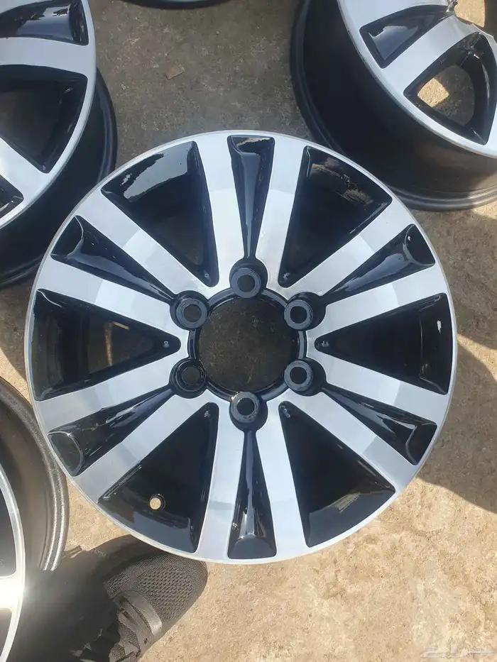 جنوط فورشينر وتركب ع البرادو اصلي وكاله مقاس 17 مستعمل نظيف 0