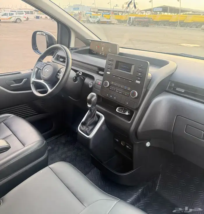 هونداي استاريا 2022 ديزل 12 راكب شبه جديد للبيع 11