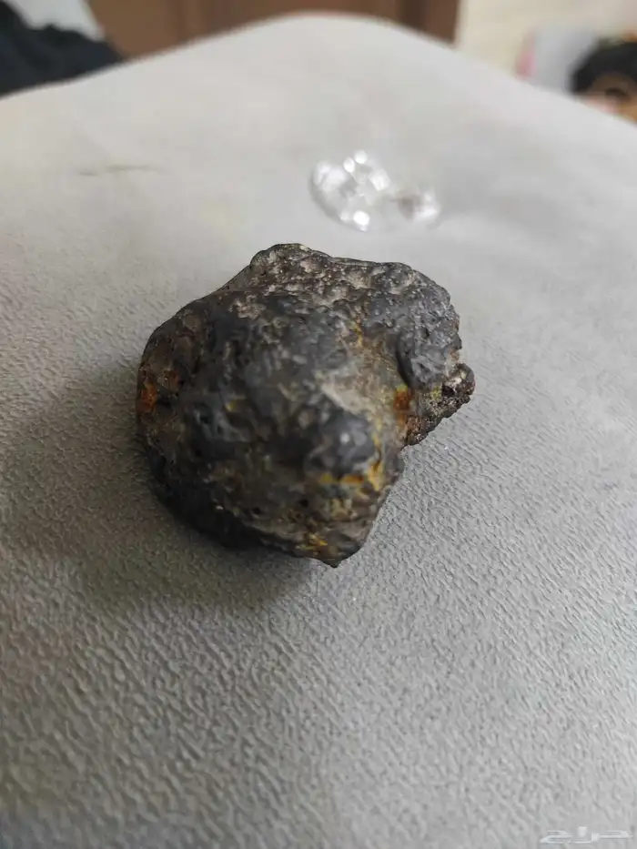 حجر نيزك على السوم 0