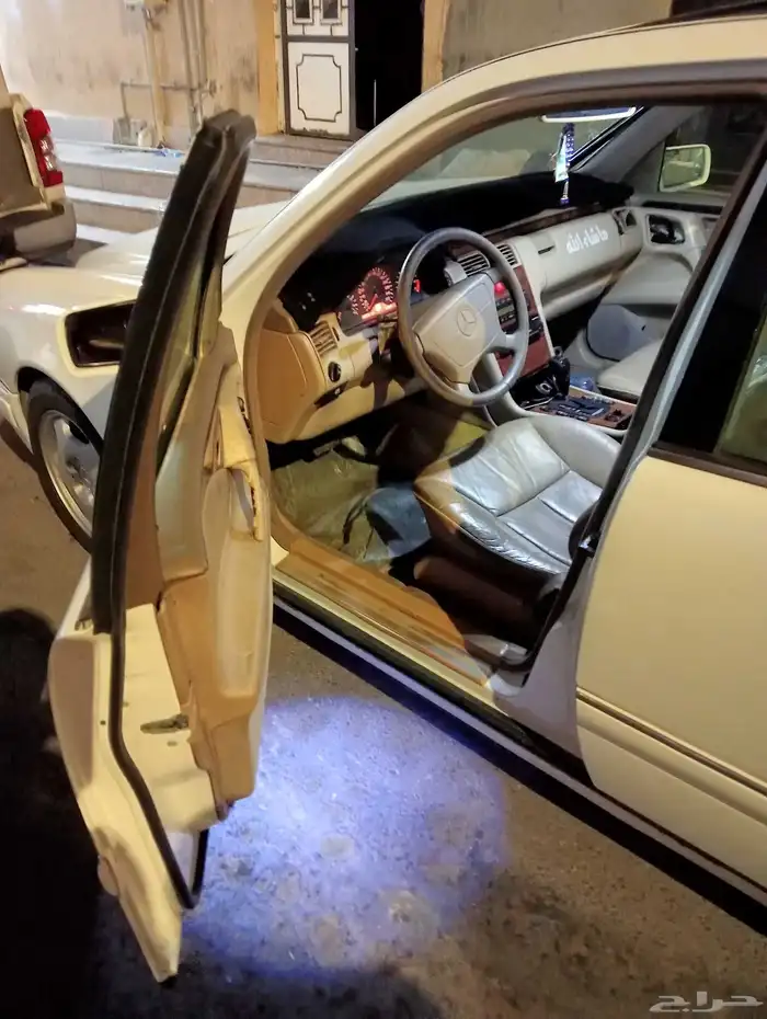 سياره مرسيدس 98 للبيع متواجده في لاحساء استماره شغال فحص د 4