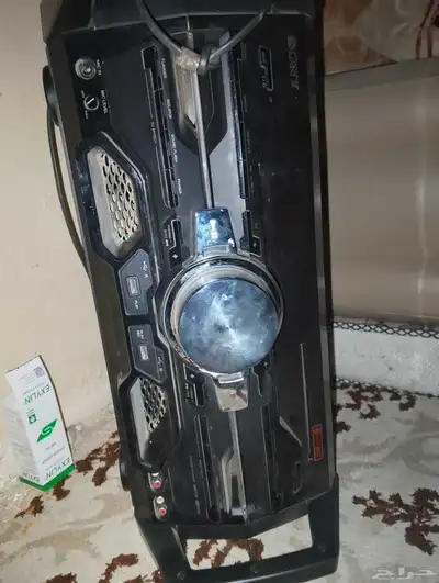 الجهاز هو نظام صوتي منزلي من شركة سوني  طراز LBT-SH2000 أو. index