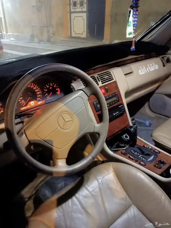 سياره مرسيدس 98 للبيع متواجده في لاحساء استماره شغال فحص د 5
