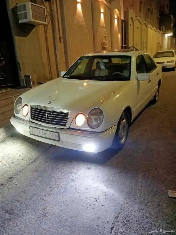 سياره مرسيدس 98 للبيع متواجده في لاحساء استماره شغال فحص د 0