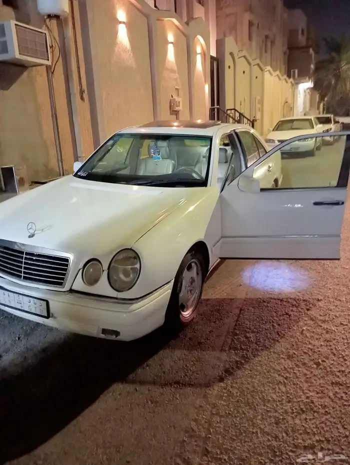 سياره مرسيدس 98 للبيع متواجده في لاحساء استماره شغال فحص د 6