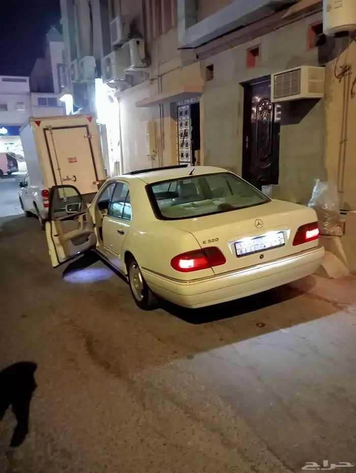 سياره مرسيدس 98 للبيع متواجده في لاحساء استماره شغال فحص د 3