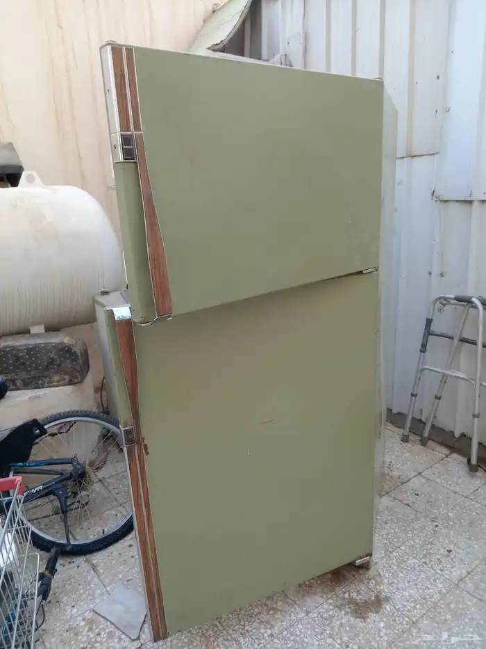 ثلاجة كبيرة دورين حلو يحتاج لها صيانه او تنباع سكراب 2