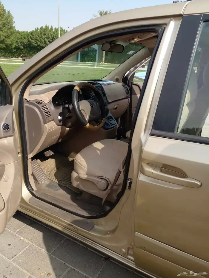 kia كرنفال موديل2010 3