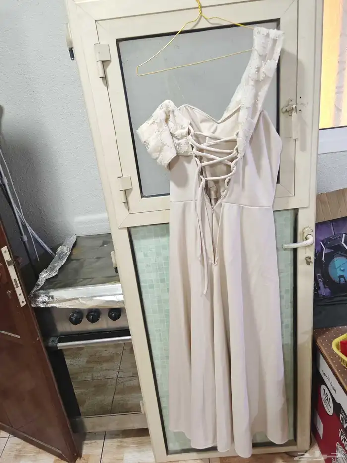 فساتين مناسبات للبيع عدد اثنين علي السوم الأحساء 1