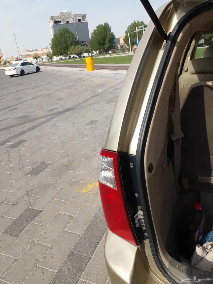 kia كرنفال موديل2010 4