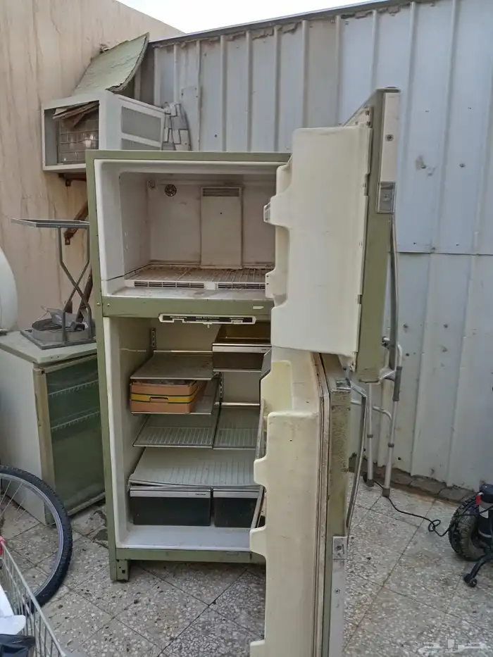 ثلاجة كبيرة دورين حلو يحتاج لها صيانه او تنباع سكراب 3