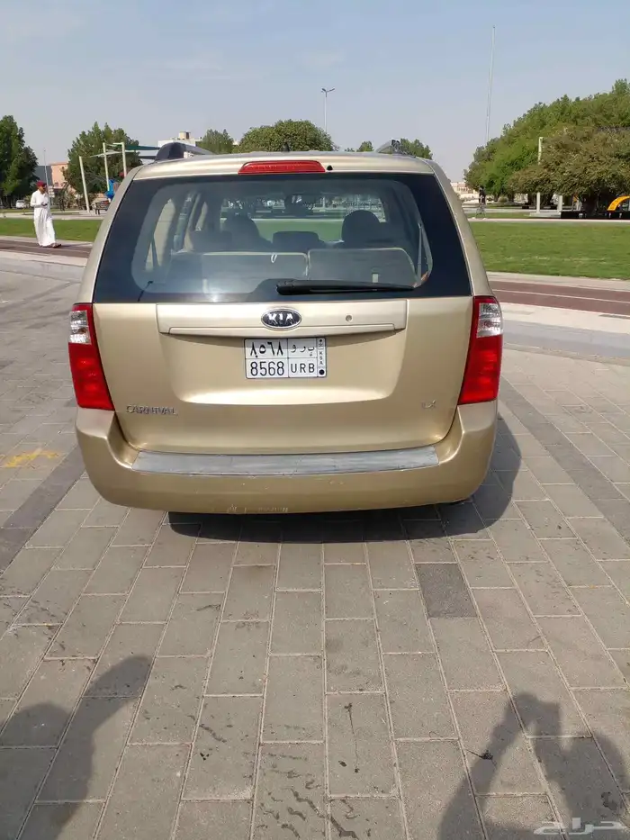 kia كرنفال موديل2010 9