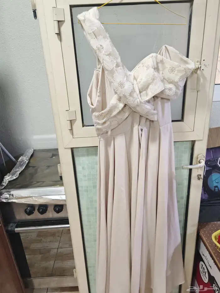 فساتين مناسبات للبيع عدد اثنين علي السوم الأحساء 0