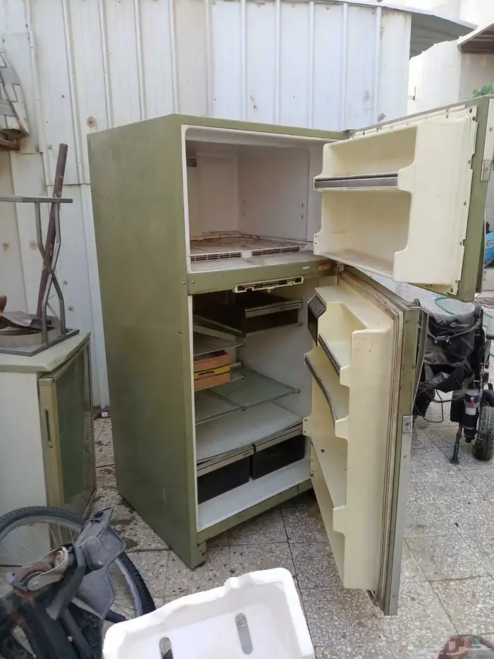 ثلاجة كبيرة دورين حلو يحتاج لها صيانه او تنباع سكراب 1