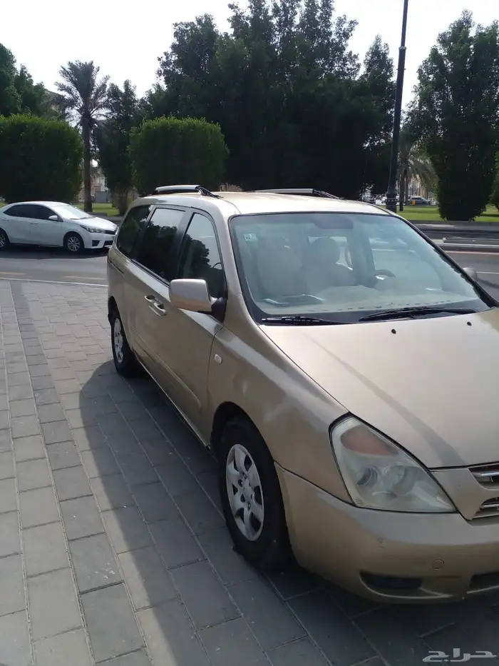 kia كرنفال موديل2010 7