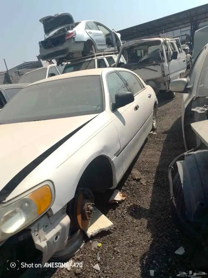 لنكولن تاون كار موديل 2001 3