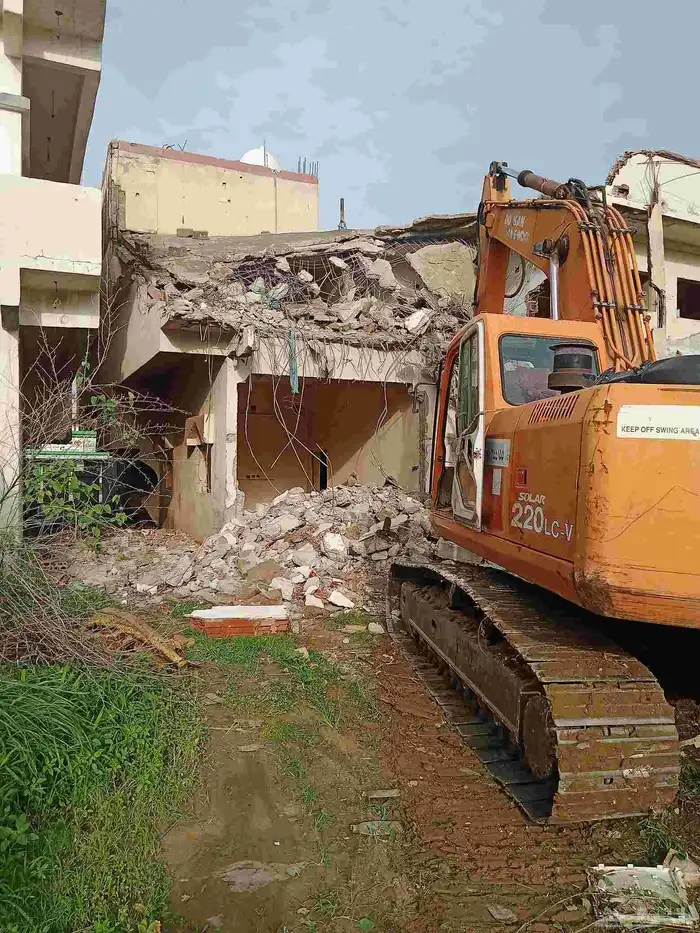 معدات للايجار بوكلين شيول قلابات هدم جميع المباني شراء سكراب 7