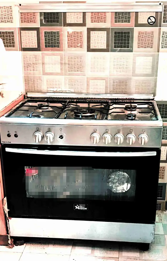 فرن غاز نضيف للبيع ناقص عين ومقبض سوم مليون 250 0