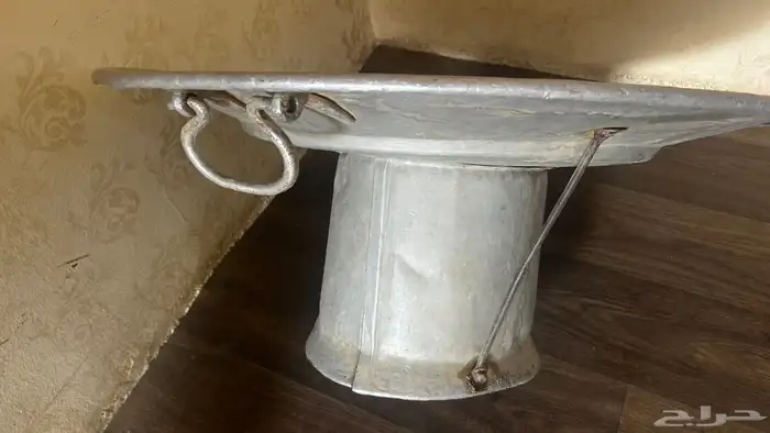 للبيع صنية قديم ام حلقين تراثيه 2