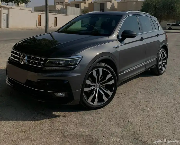 فوكس وأجن يتجوان 2019 R line 0