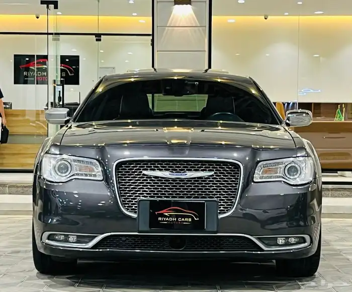 كرايزلر 2019 V6 اكزكتيف ( بحالة ممتازة ) 2