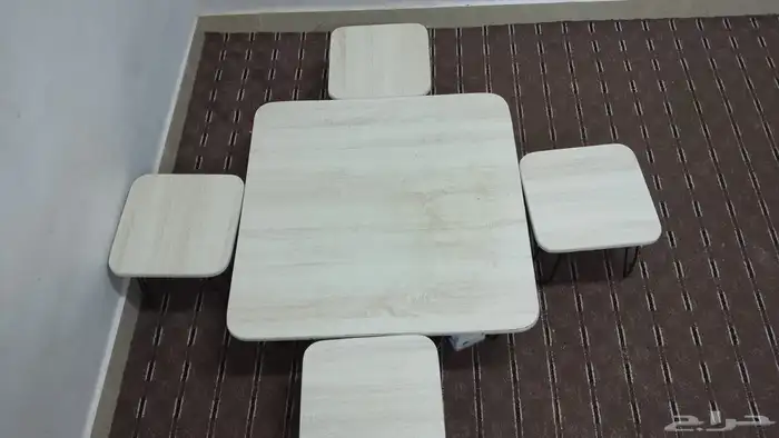 طاولات مع ثنتين 0