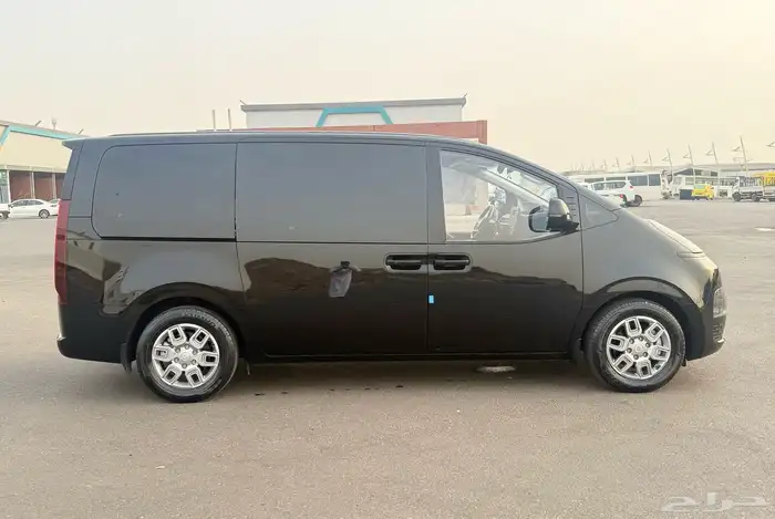 هونداي استاريا 2022 ديزل 12 راكب شبه جديد للبيع 7