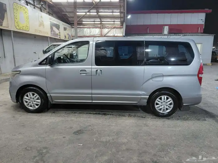 Hyundai H-1 4