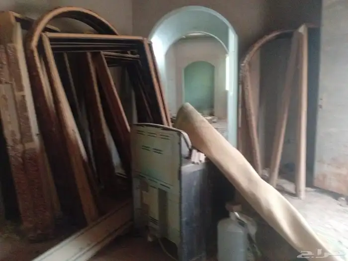 ابواب خشب ونوافذ المنيوم للبيع 0