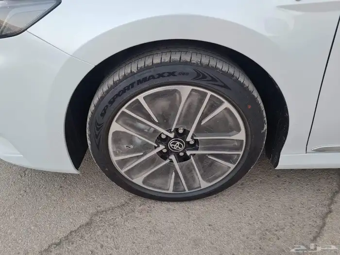 تويوتا كامري ابيض نص فل 2025 4