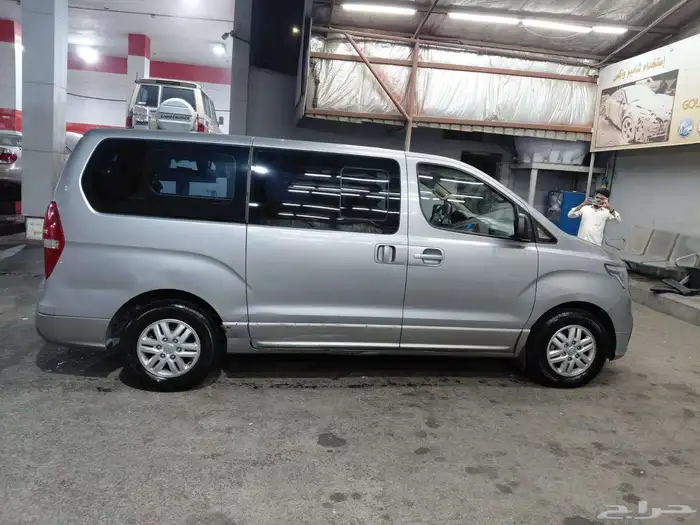 Hyundai H-1 1