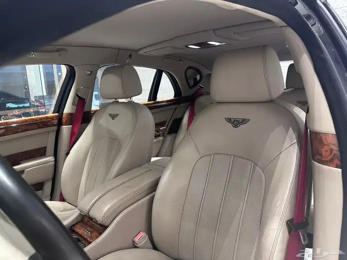 النوع بنتلي مولسان موديل 2011 عداد 100k الف 8